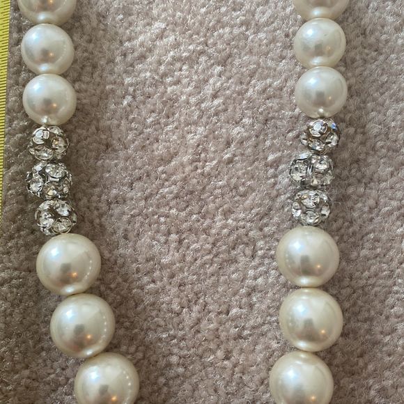 White Dress by the Shore Necklace and Earring set - Picture 9 of 10